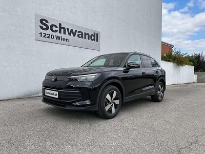 Schwarz metallic Neu 2025 VW Tiguan SUV | € 45.990 (Fairer Preis)