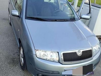Grau Gebraucht 2005 Skoda Fabia Classic Kleinwagen | € 2.000 (Teuer)