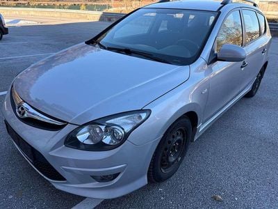 Grau Gebraucht 2012 Hyundai i30 Kombi | € 3.490