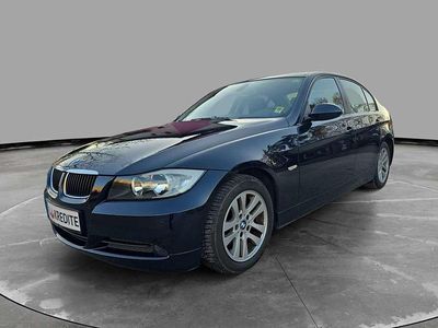 Blau Gebraucht 2007 BMW 320 Limousine | € 11.990