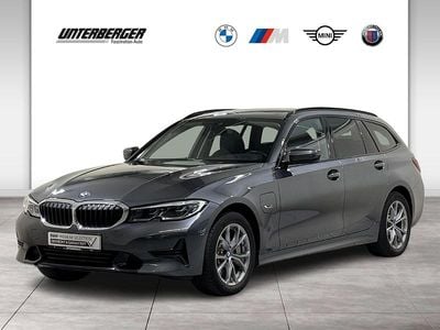 Grau Gebraucht 2022 BMW 330e Sport Line Kombi | € 31.890 (Fairer Preis)