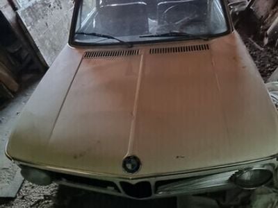 Weiß Gebraucht 1969 BMW 1502 Limousine | € 13.800