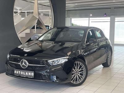 Grau Gebraucht 2023 Mercedes A180 Kleinwagen | € 33.990 (Teuer)