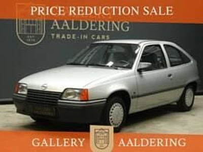 Grau Gebraucht 1988 Opel Kadett Limousine | € 7.250