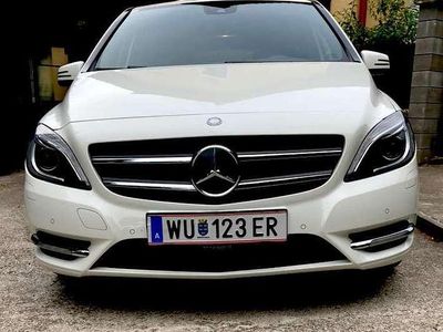 Gebraucht Mercedes B180 Edition 109 PS (80 kW) 2012 Weiß Van / Kleinbus