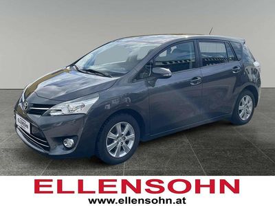 gebraucht Toyota Verso 16 D-4D Active 8-fach bereift + Anhängerkupplung