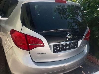 Grau Gebraucht 2011 Opel Meriva Van / Kleinbus | € 3.500