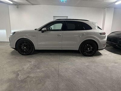 Grau Gebraucht 2024 Porsche Cayenne SUV | € 99.960 (Guter Preis)
