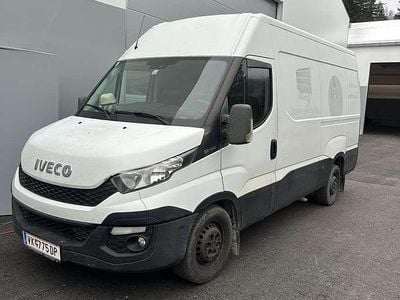 Weiß Gebraucht 2016 Iveco Daily Limousine | € 15.000