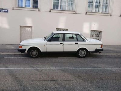 Weiß Gebraucht 1988 Volvo 240 Limousine | € 15.000
