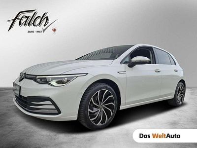 Weiss metallicperleffekt Gebraucht 2022 VW Golf VIII Style Limousine | € 21.990 (Fairer Preis)