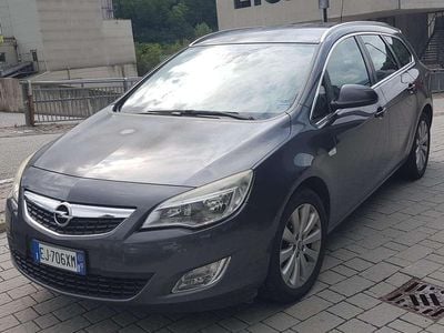 Grau Gebraucht 2012 Opel Astra Cosmo Kombi | € 1.999 (Superpreis)