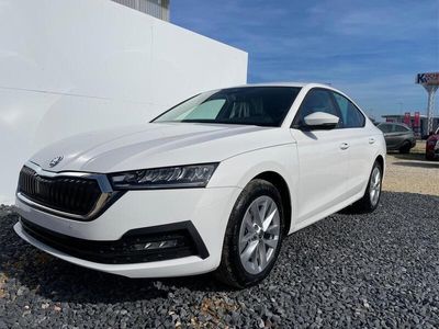 gebraucht Skoda Octavia AMBITON DSG MHEV KESSY PDC v+h RFK LED KLIMAAUTOMATIK TEMPOMAT