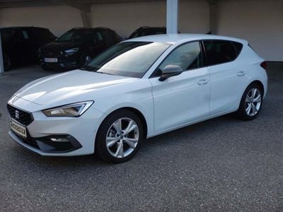 Weiss metallic Gebraucht 2024 Seat Leon FR | € 23.880 (Teuer)