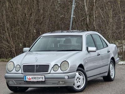 Silber Gebraucht 1999 Mercedes E280 Limousine | € 1.500
