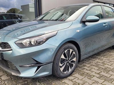 Weiß Gebraucht 2024 Kia Ceed Kleinwagen | € 26.098