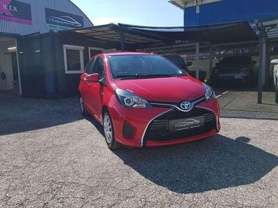 Rot Gebraucht 2015 Toyota Yaris Active Limousine | € 11.990