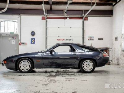 Porsche 928