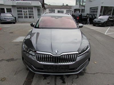 Mittelgrau metallic Gebraucht 2022 Skoda Superb Style Kombi | € 32.990 (Teuer)