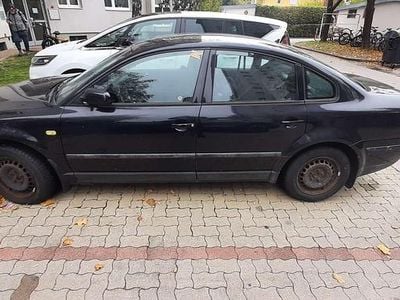 Schwarz Gebraucht 1999 VW Passat Comfortline Limousine | € 500