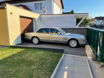 Jaguar XJ8