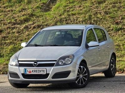 Grau Gebraucht 2006 Opel Astra Kleinwagen | € 2.500
