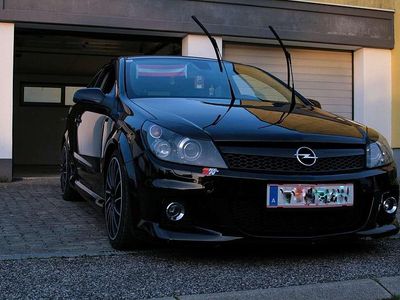 Schwarz Gebraucht 2005 Opel Astra GTC Coupé | € 9.000