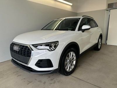 Grau [g3g3] nanograu metallic metallic Gebraucht 2023 Audi Q3 Ambiente SUV | € 54.981