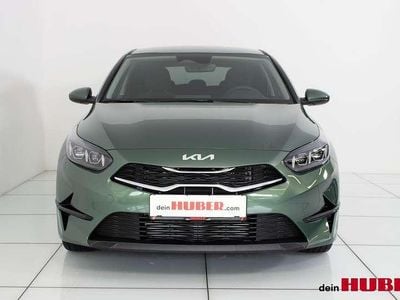 Neu Kia Ceed Attract 99 PS (72 kW) 2025 Grün Kleinwagen