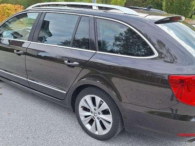 Braun Gebraucht 2015 Skoda Superb Business Line Kombi | € 9.500 (Etwas zu teuer)