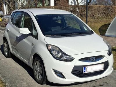 Gebraucht Hyundai ix20 77 PS (56 kW) 2013 Weiß Kleinwagen