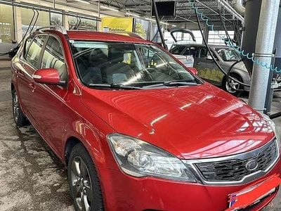 Gebraucht Kia Ceed Sportswagon 90 PS (66 kW) 2011 Rot Kombi