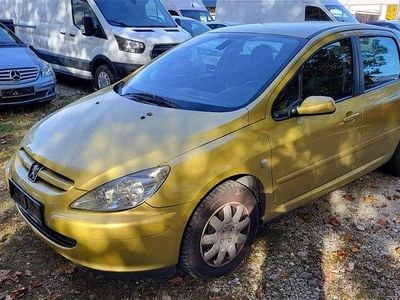 Gold Gebraucht 2003 Peugeot 307 Limousine | € 1.990 (Etwas zu teuer)