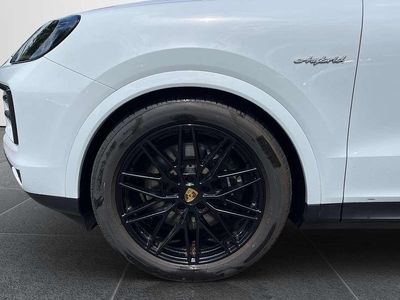 Weiß Gebraucht 2024 Porsche Cayenne E-Hybrid Coupe Coupé | € 105.900