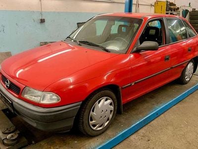 Gebraucht Opel Astra 54 PS (39 kW) 1997 Rot Limousine