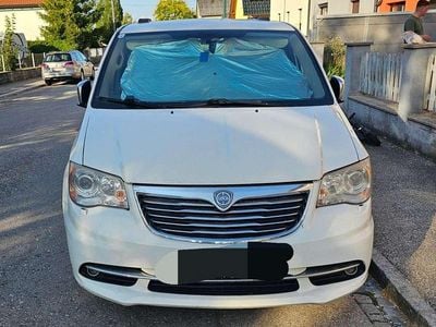 Weiß Gebraucht 2012 Lancia Voyager Platinum Van / Kleinbus | € 10.500