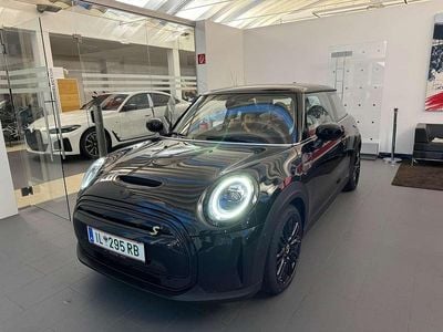 Schwarz Gebraucht 2023 Mini Cooper SE Kleinwagen | € 28.000 (Etwas zu teuer)