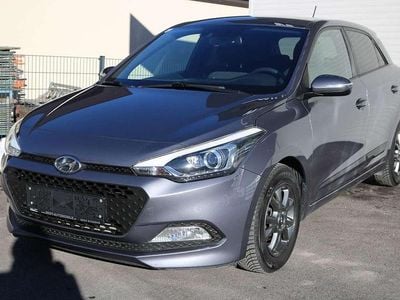 Grau Gebraucht 2017 Hyundai i20 Edition Limousine | € 8.880 (Teuer)