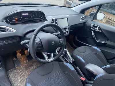 Gebraucht Peugeot 208 Allure 92 PS (67 kW) 2015 Schwarz Kleinwagen