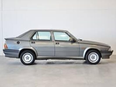 Grau Gebraucht 1987 Alfa Romeo 75 Limousine | € 16.500