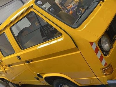 Gelb Gebraucht 1990 VW T3 Van | € 8.900