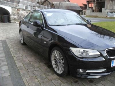 Gebraucht BMW 320 184 PS (135 kW) 2011 Schwarz Coupé