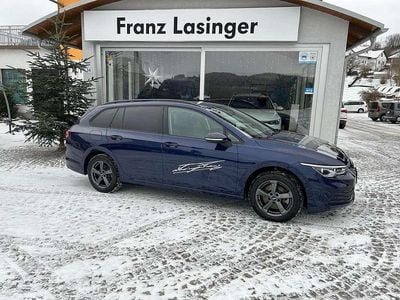 Mittelblau metallic Gebraucht 2023 VW Golf VIII Life Kombi | € 36.490 (Teuer)