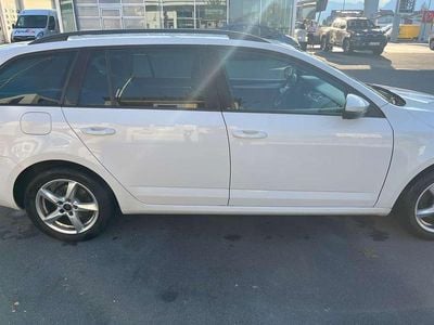 Weiß Gebraucht 2017 Skoda Octavia Ambition Kombi | € 9.300 (Fairer Preis)