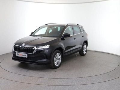 Neu Skoda Karoq Selection 150 PS (110 kW) 2026 Schwarz  metallicperleffektno SUV
