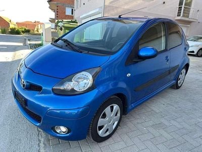 Blau Gebraucht 2011 Toyota Aygo Kleinwagen | € 2.900