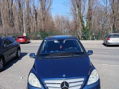 Gebraucht Mercedes 180 116 PS (85 kW) 2009 Blau Limousine