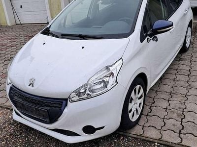 Weiß Gebraucht 2015 Peugeot 208 Active Kleinwagen | € 4.300 (Etwas zu teuer)