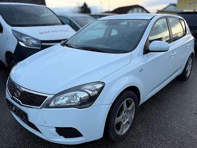 Weiß Gebraucht 2010 Kia Ceed Kleinwagen | € 1.590