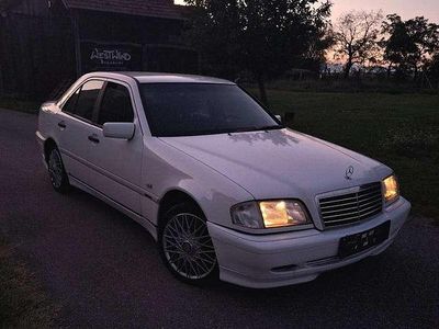 Weiß Gebraucht 1998 Mercedes C220 Limousine | € 16.000